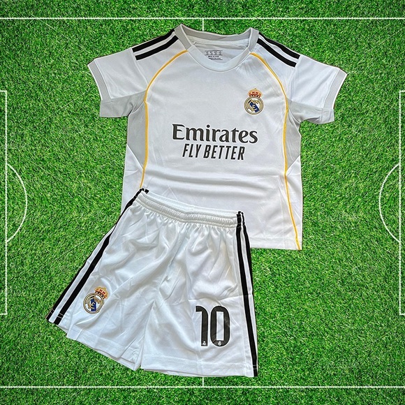 Mbappe R.Madrid #10 Home Jersey β Youth Fan Set (Jersey + Shorts) - Picture 2 of 3